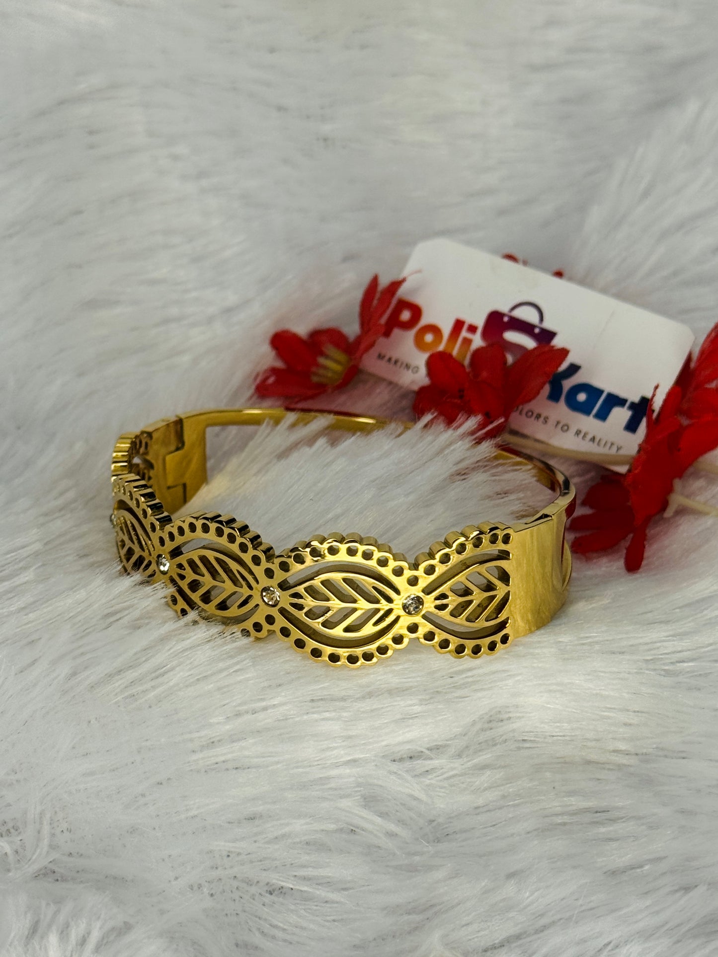 Cuff bangle with Big leaf design