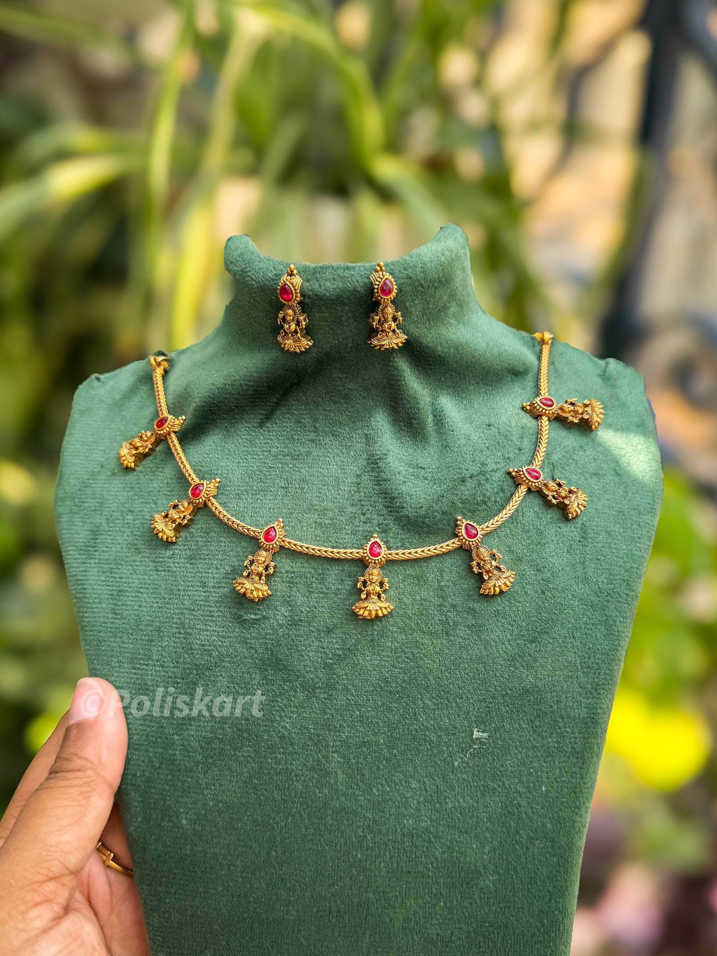 Simple Lakshmi highlighted necklace with earring set