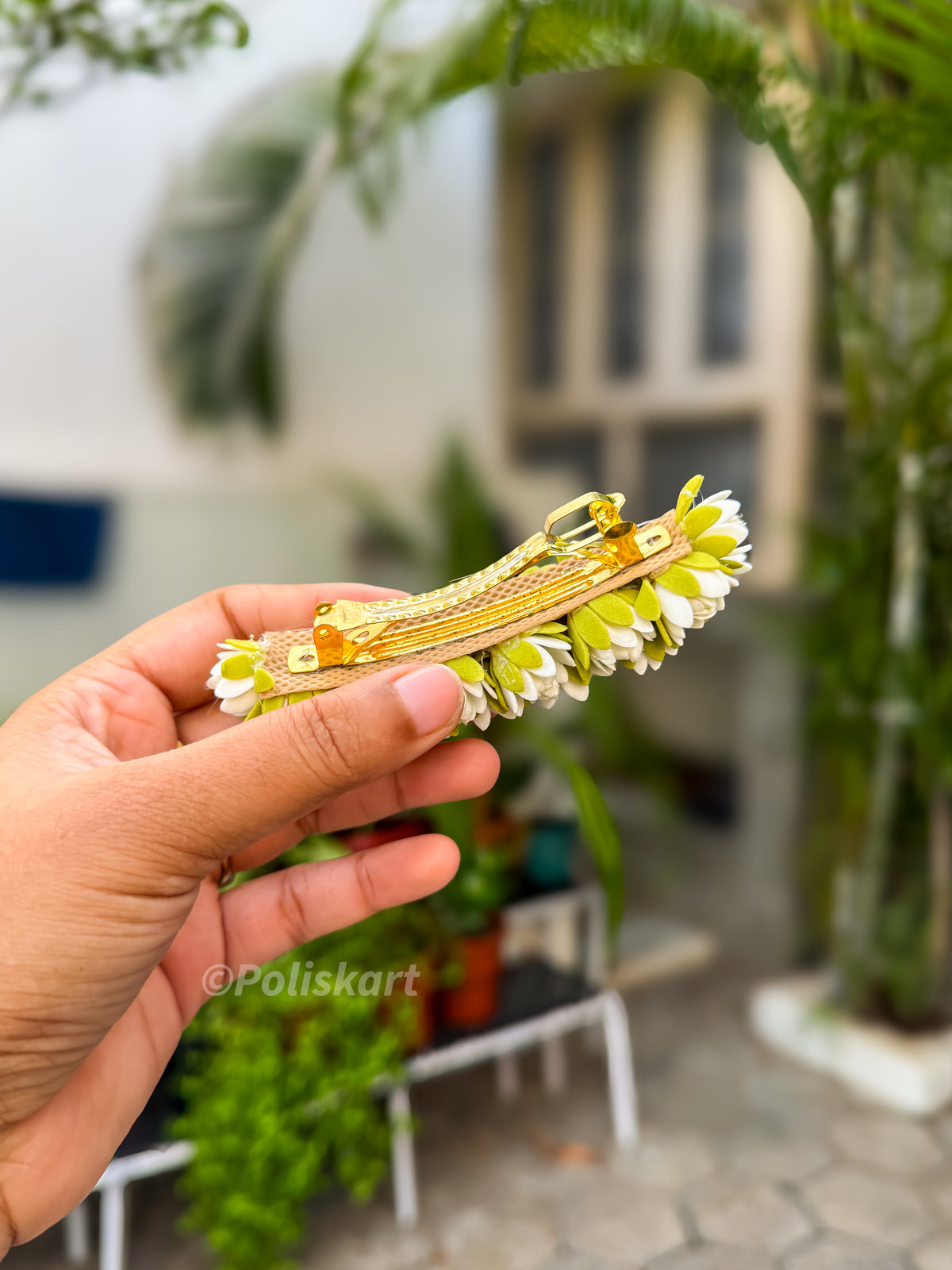 PK236 - Handmade malli & leaf designed clip