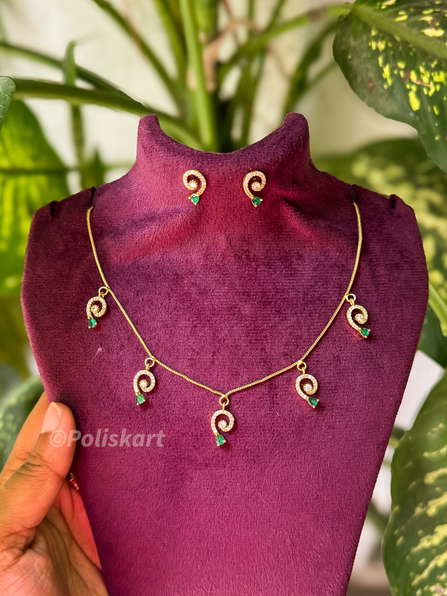 Simple Emarald and white stone worked necklace with earing