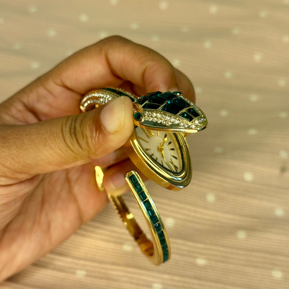 PK289 - Free size openable snake watch Green Stone worked design