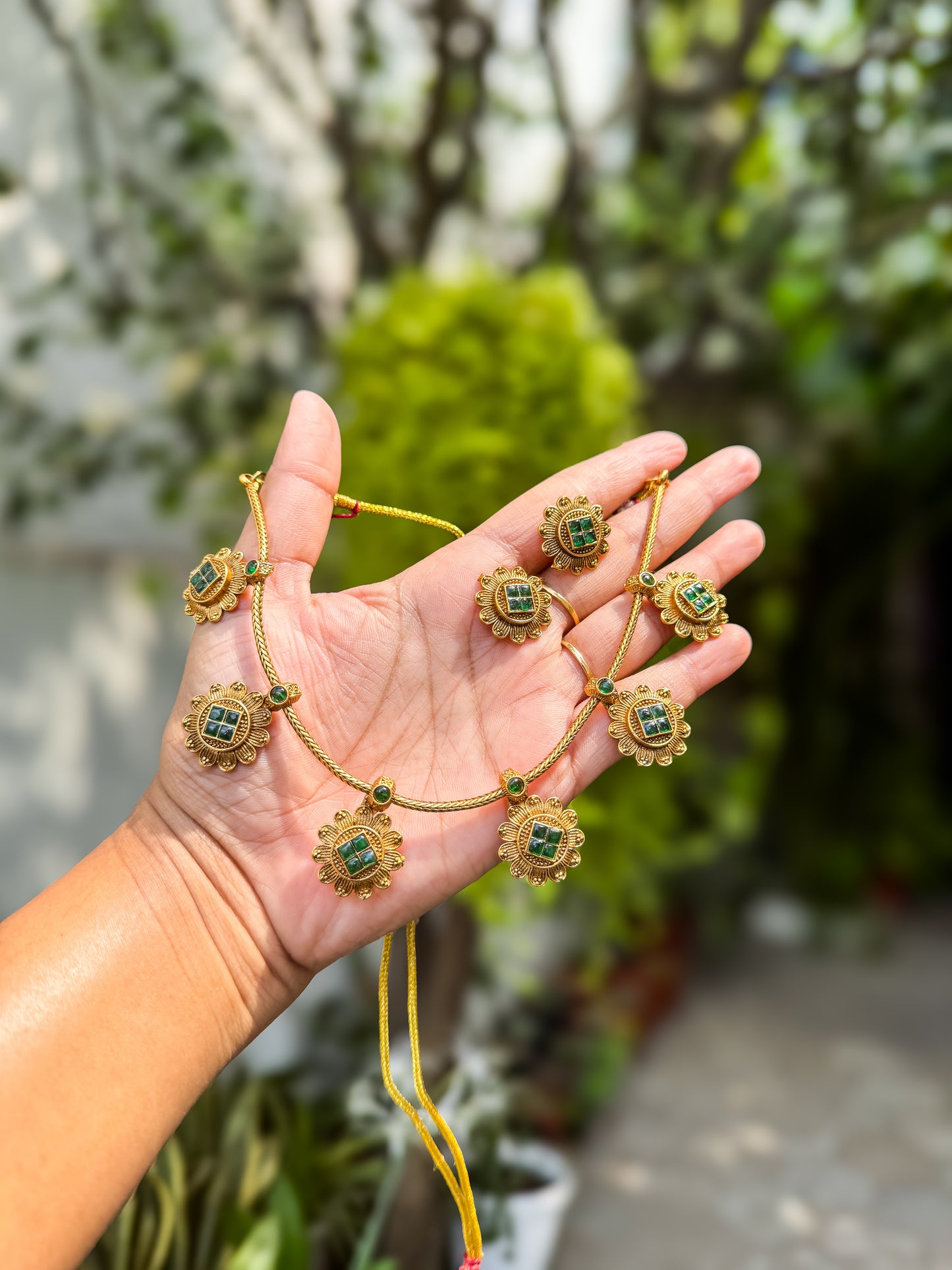 Green stone flower worked necklace with earing