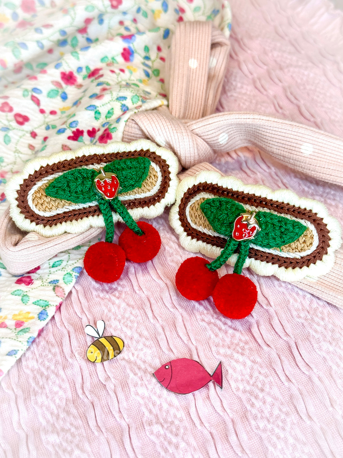 PK374 - Pair of Hair Clips - Cherry board design