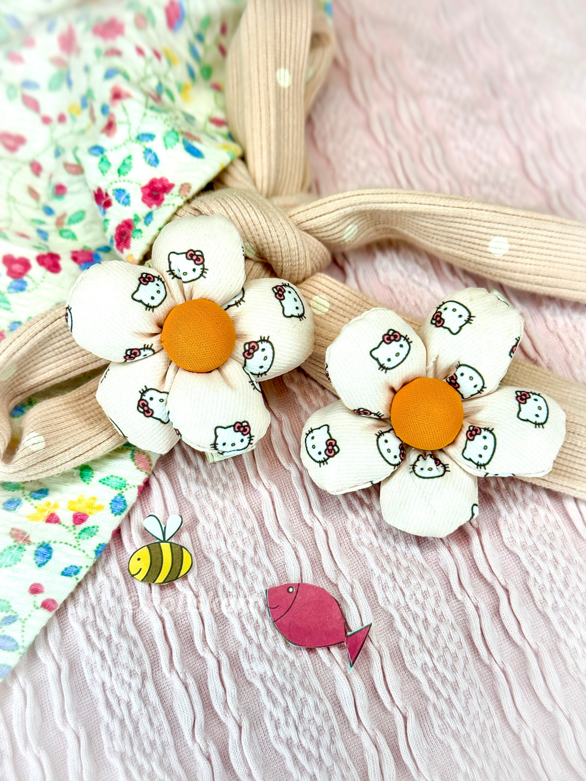 PK376 - Pair of Hair Clips - Sandal color flower design