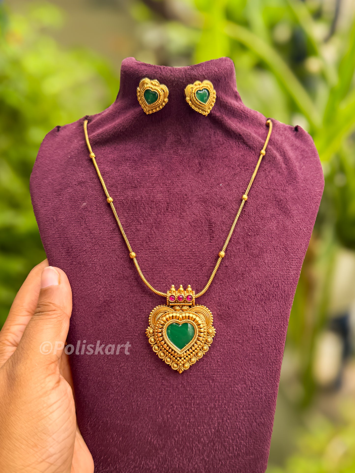 Green heart pendant with chain and earing