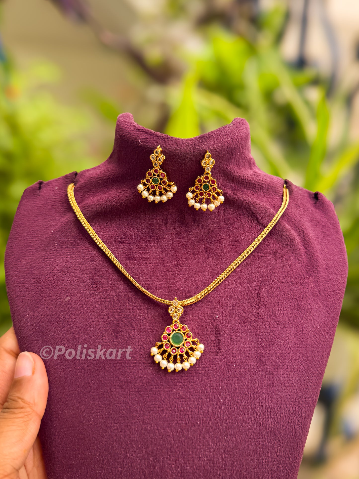 Multi stone wokrked attiai with earing