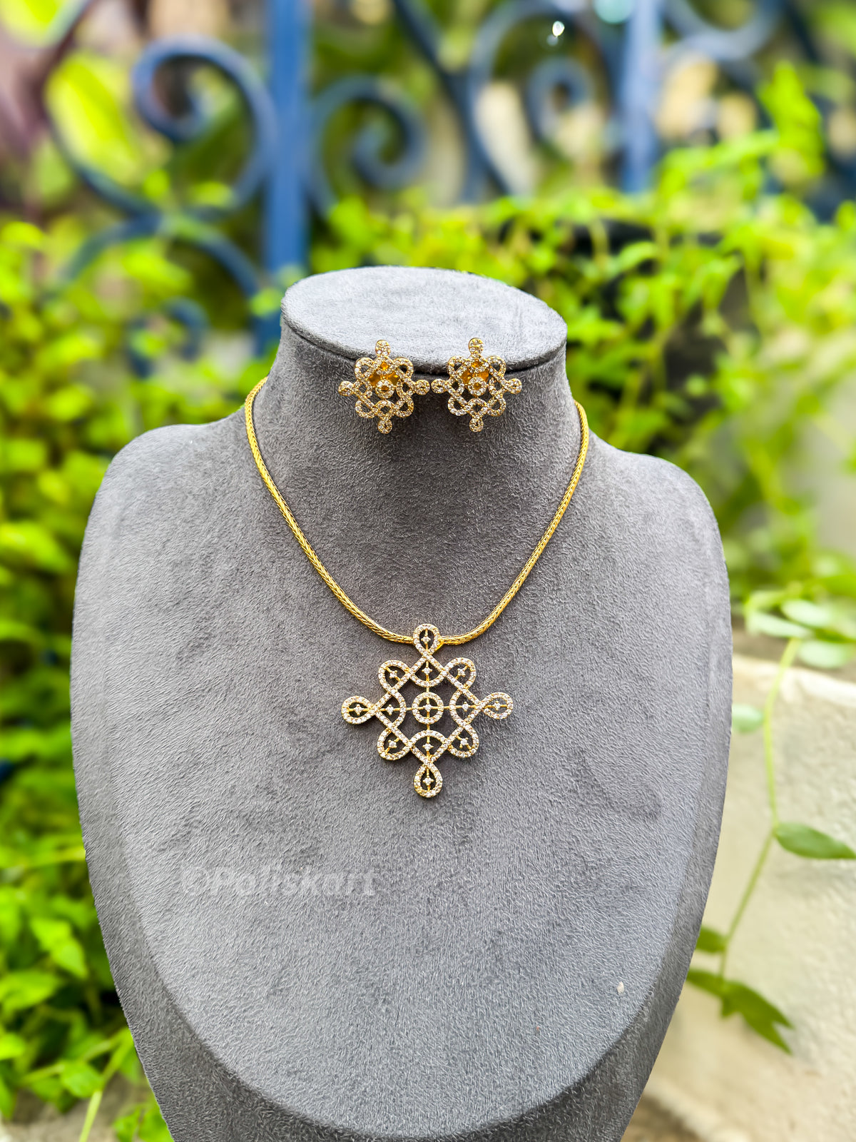 PK368 - Trending kolam design with earing