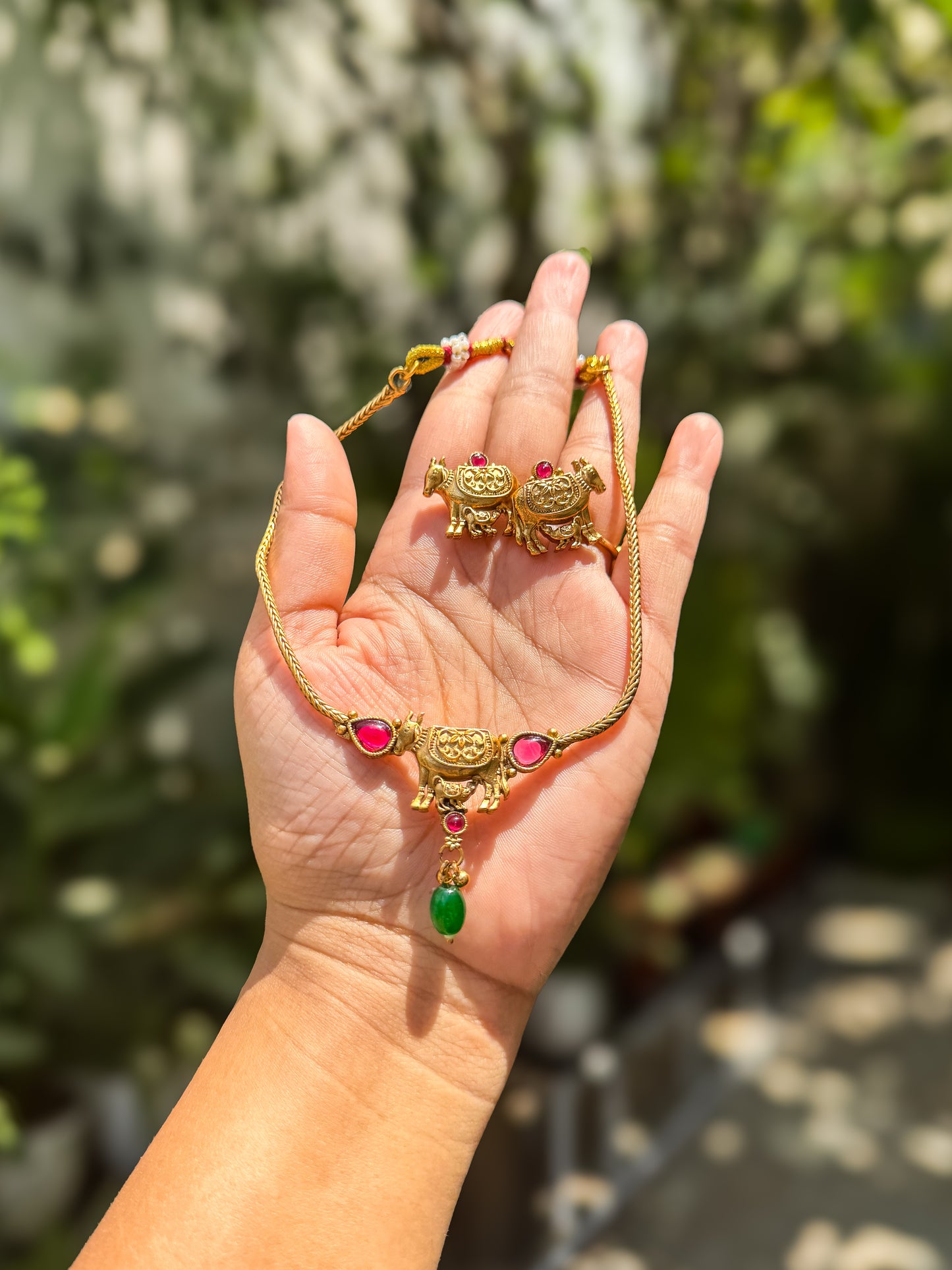 Gomadha highlighted attigai with earring set