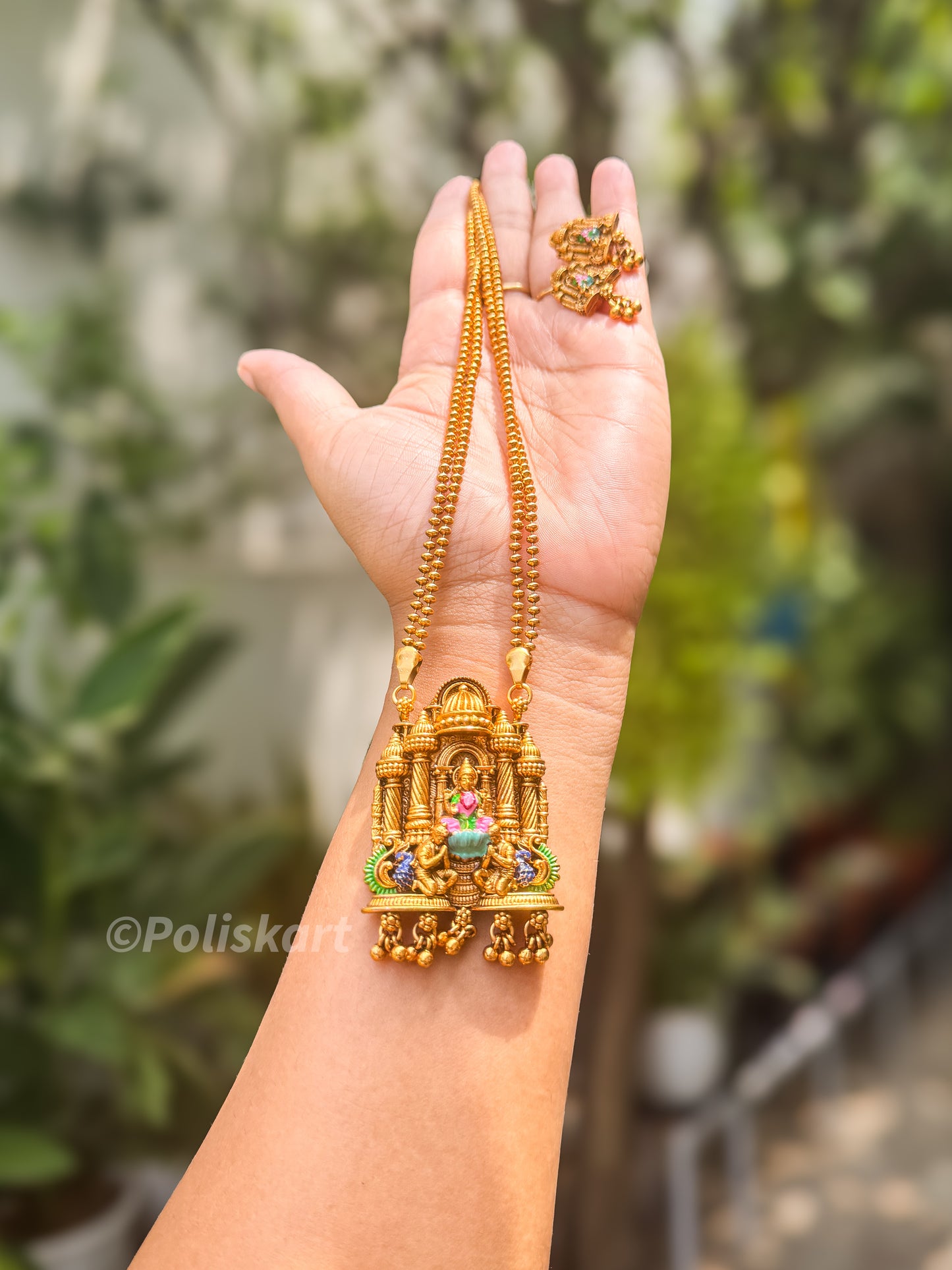 Color enamel worked pendant and chain with earring set