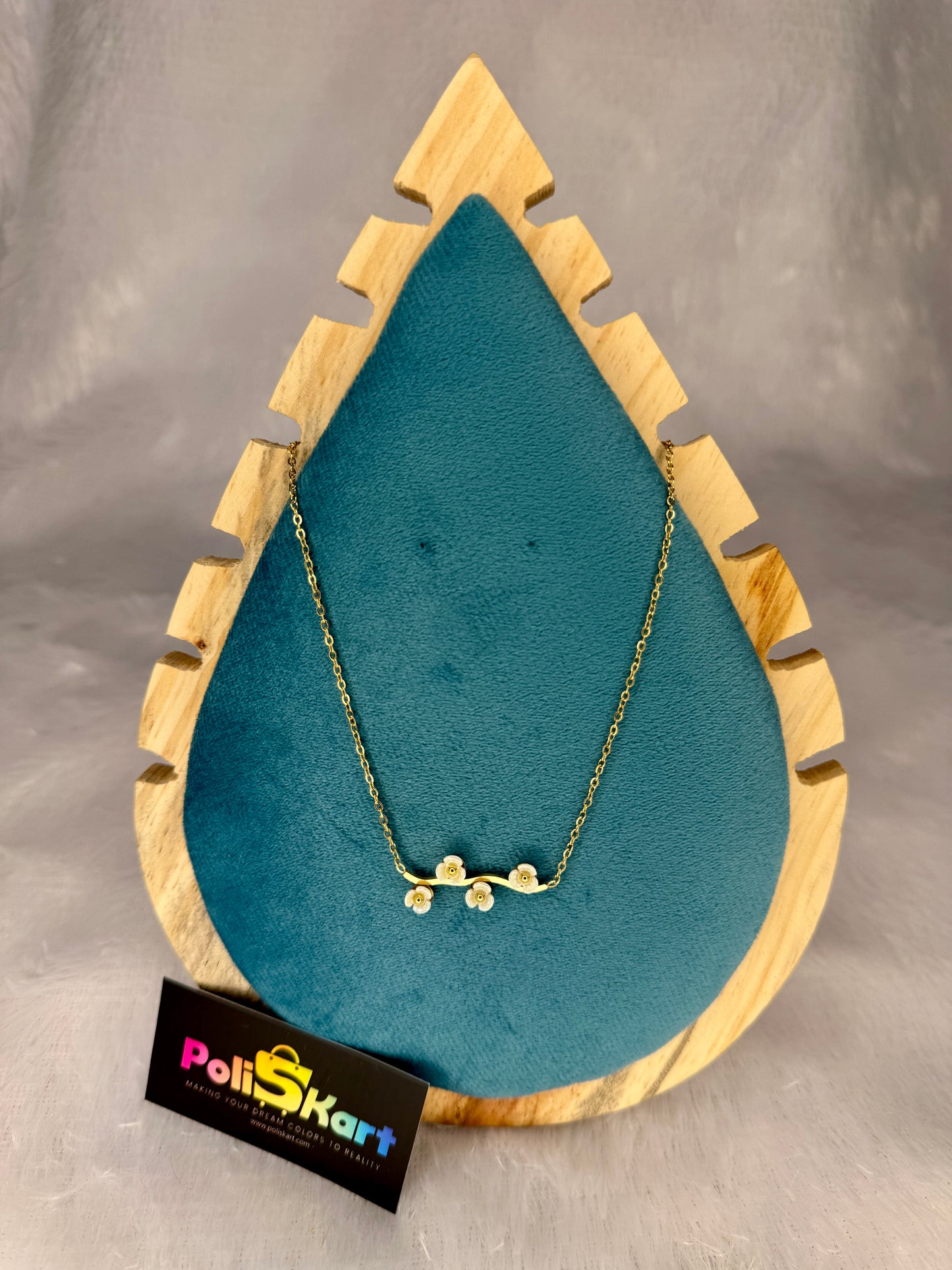 Chain with flowers branch design