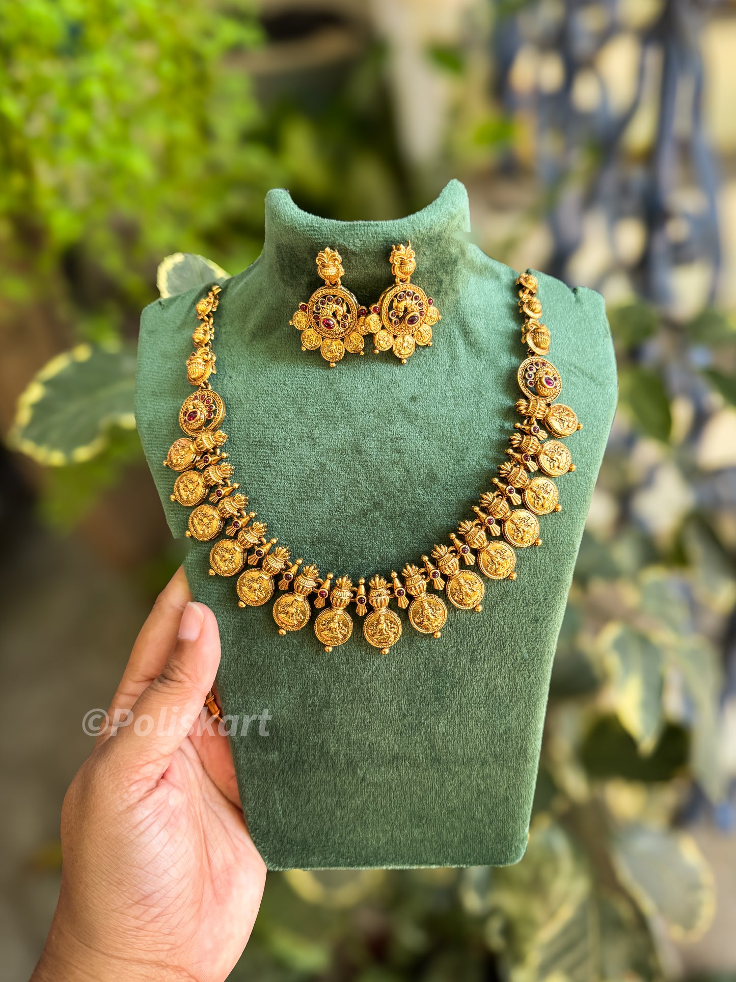 Gold finished Kasumala necklace with earring set