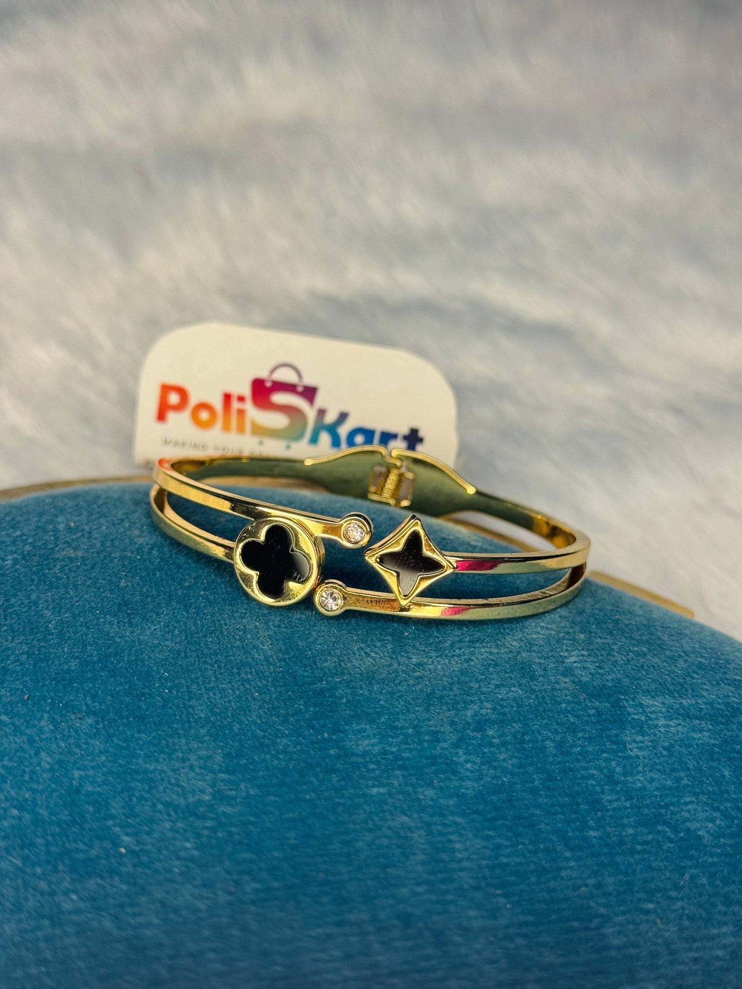 Anit tarnish cuff bangle Free size - Simple flower design