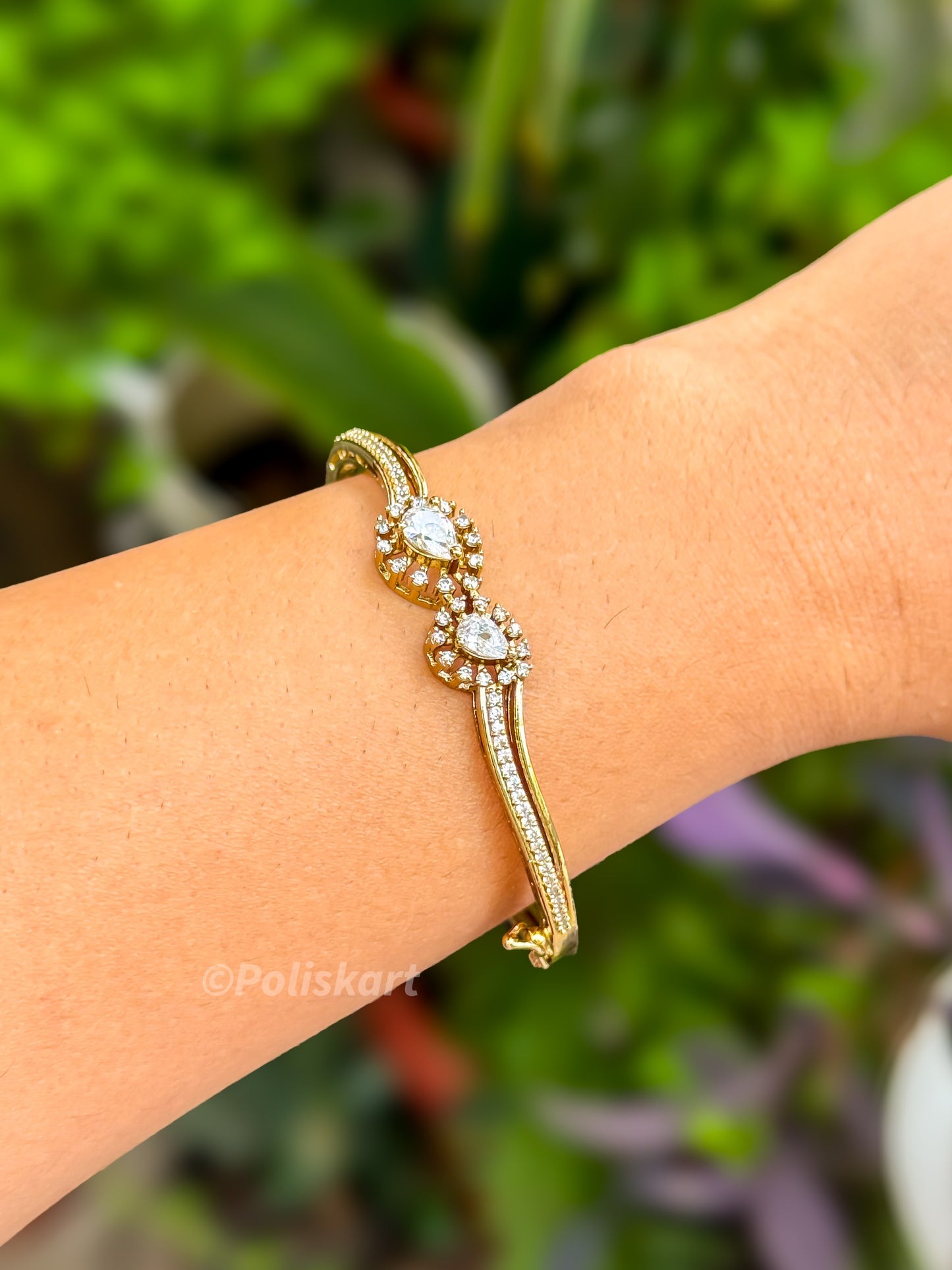 PK071 - Free size Bracelet bangle - White Stone worked design