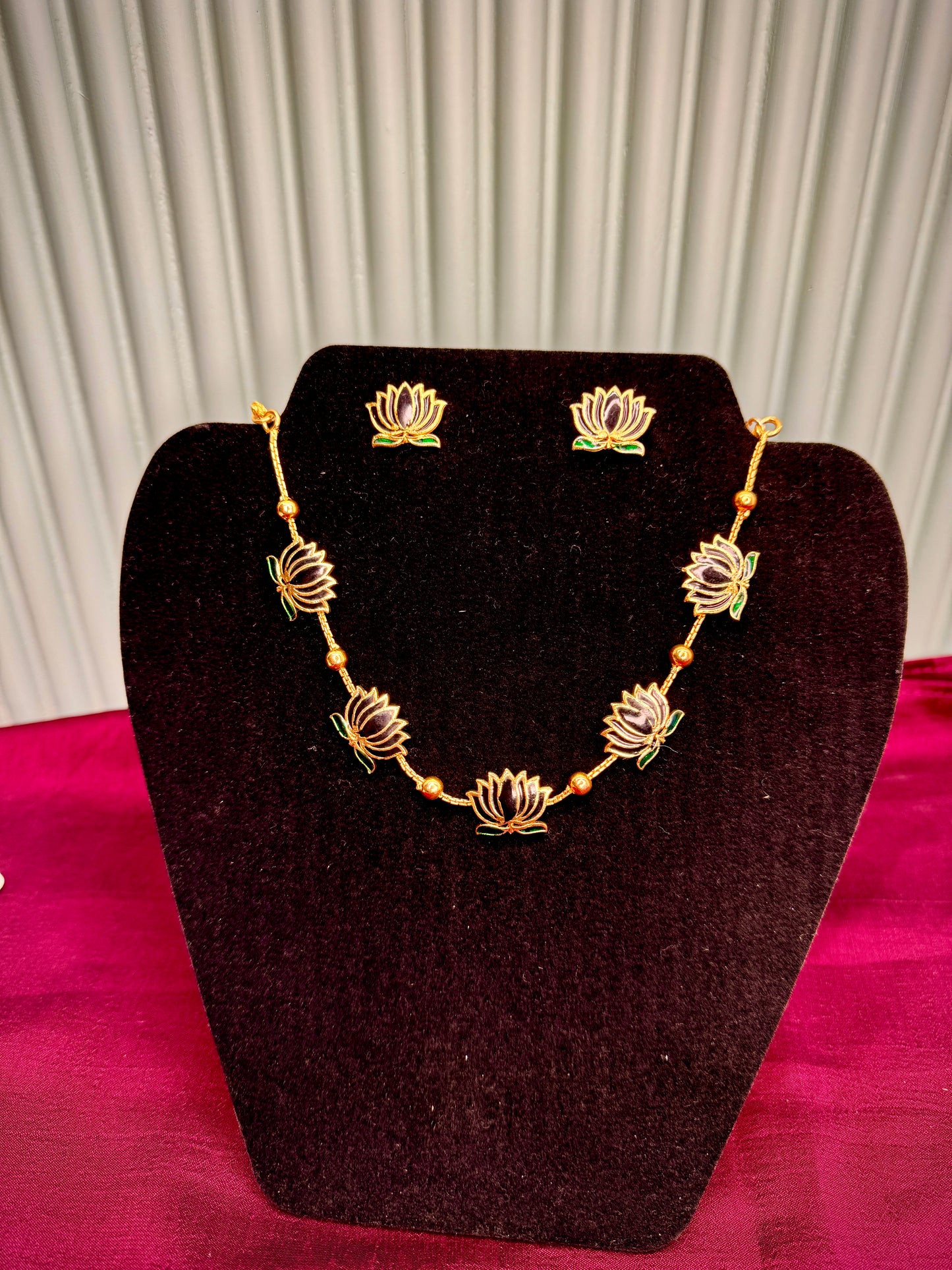 Trending Lotus Necklace Black with Earring