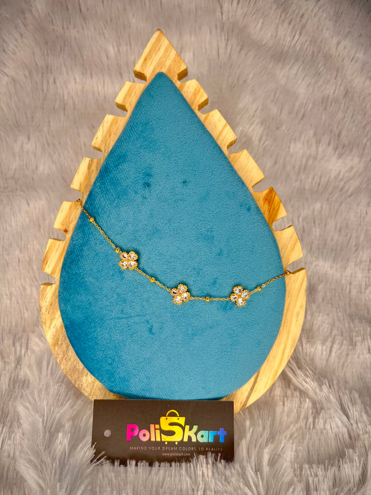 Bracelet with white flower design