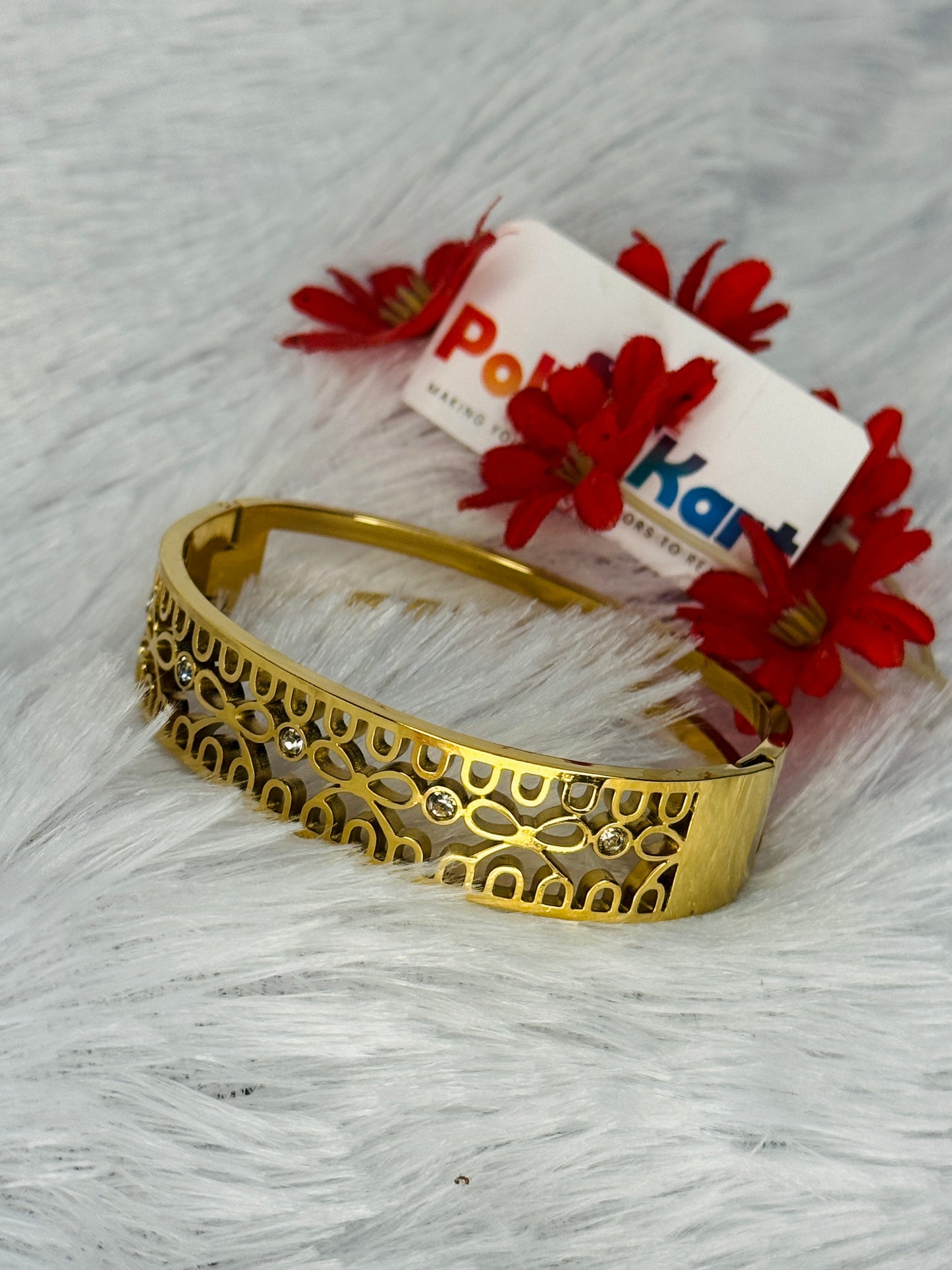 Cuff bangle with bow design