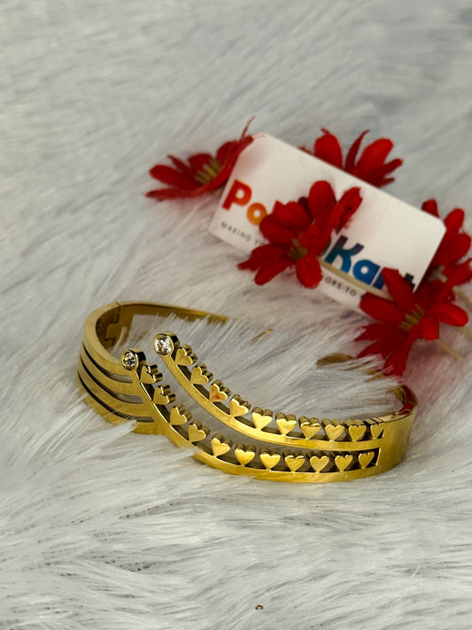 Cuff bangle with Little heart design
