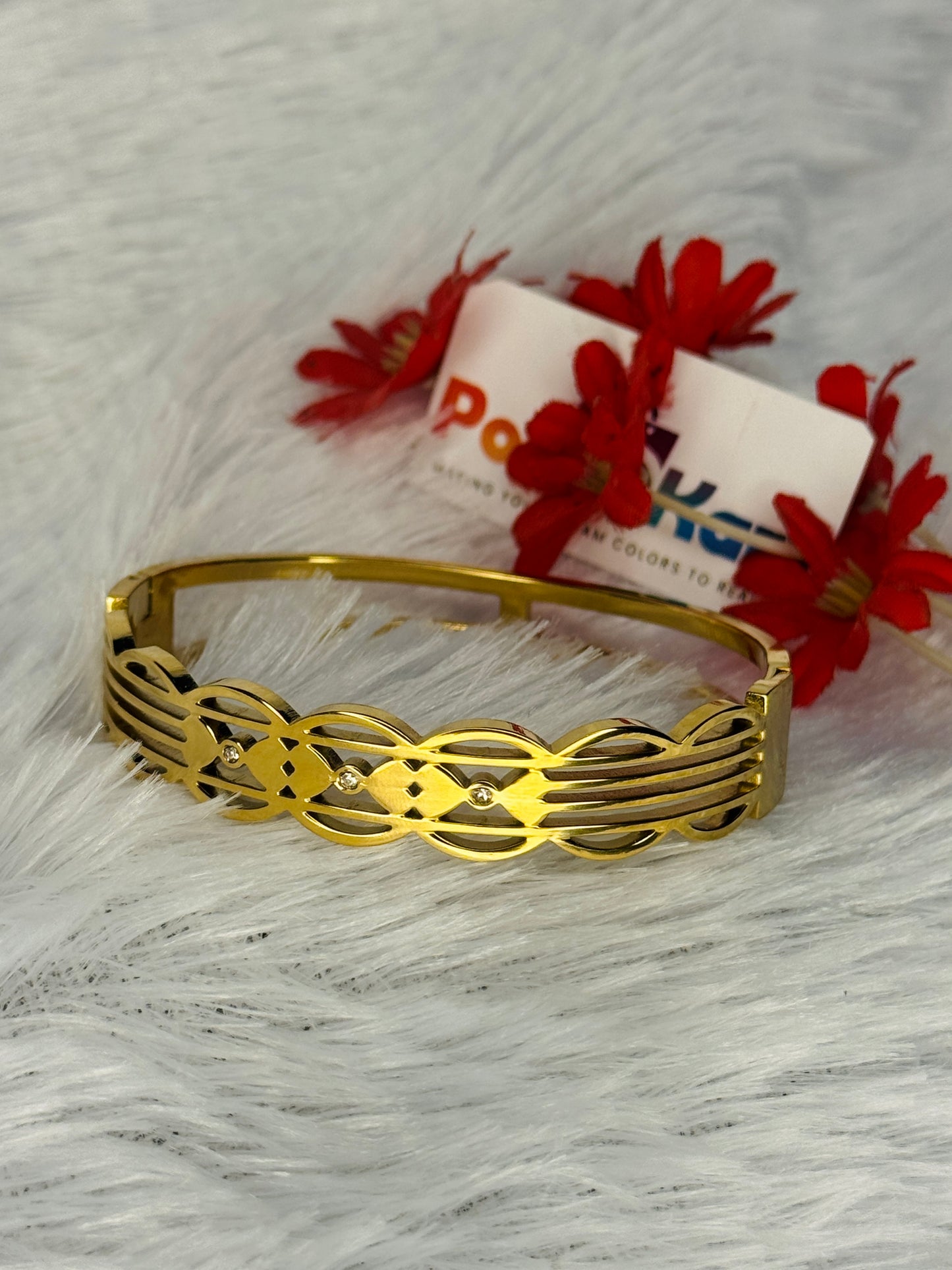 Cuff bangle with simple heart design