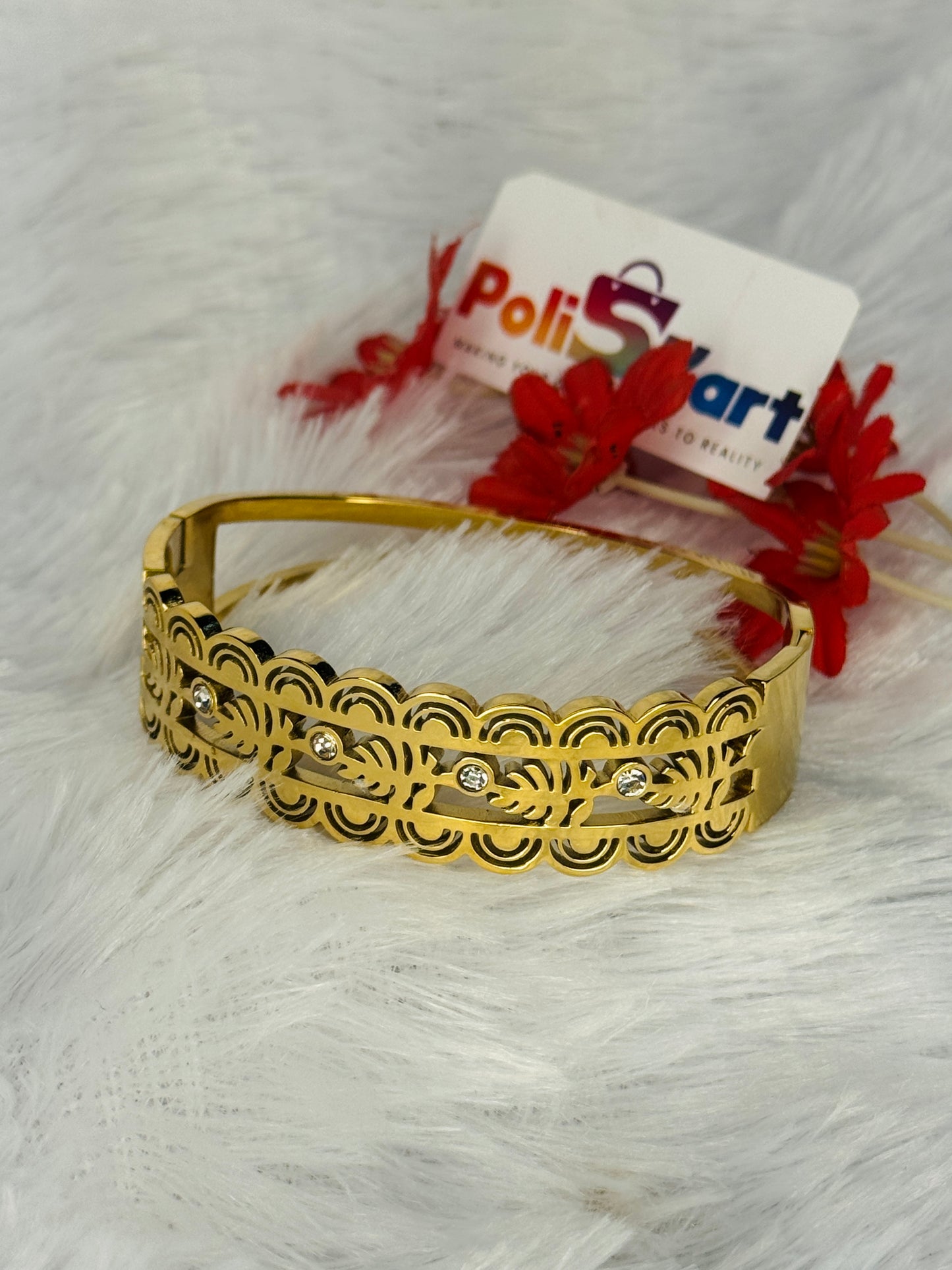 Cuff bangle with leaf design