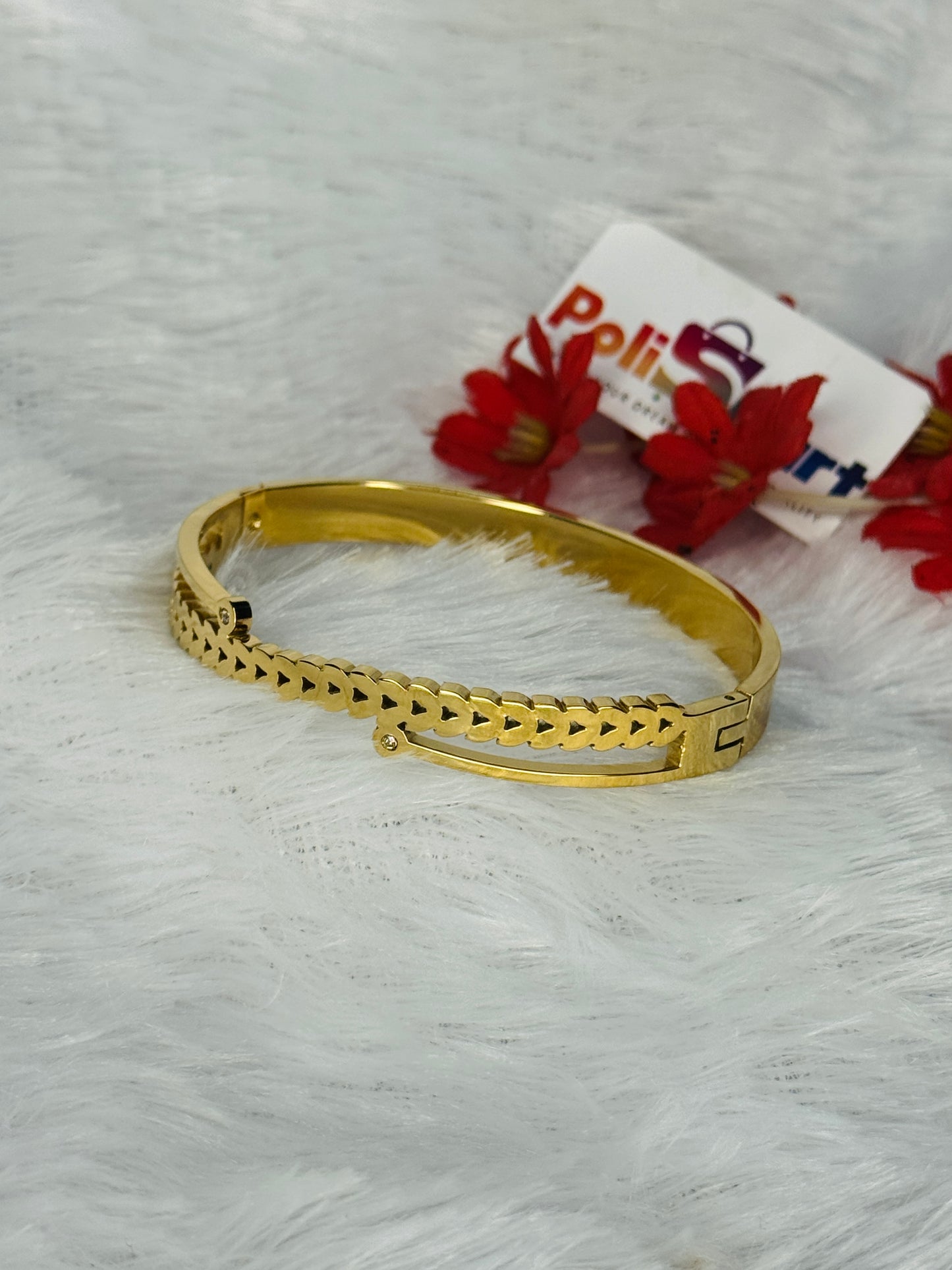 Cuff bangle with link of heart design