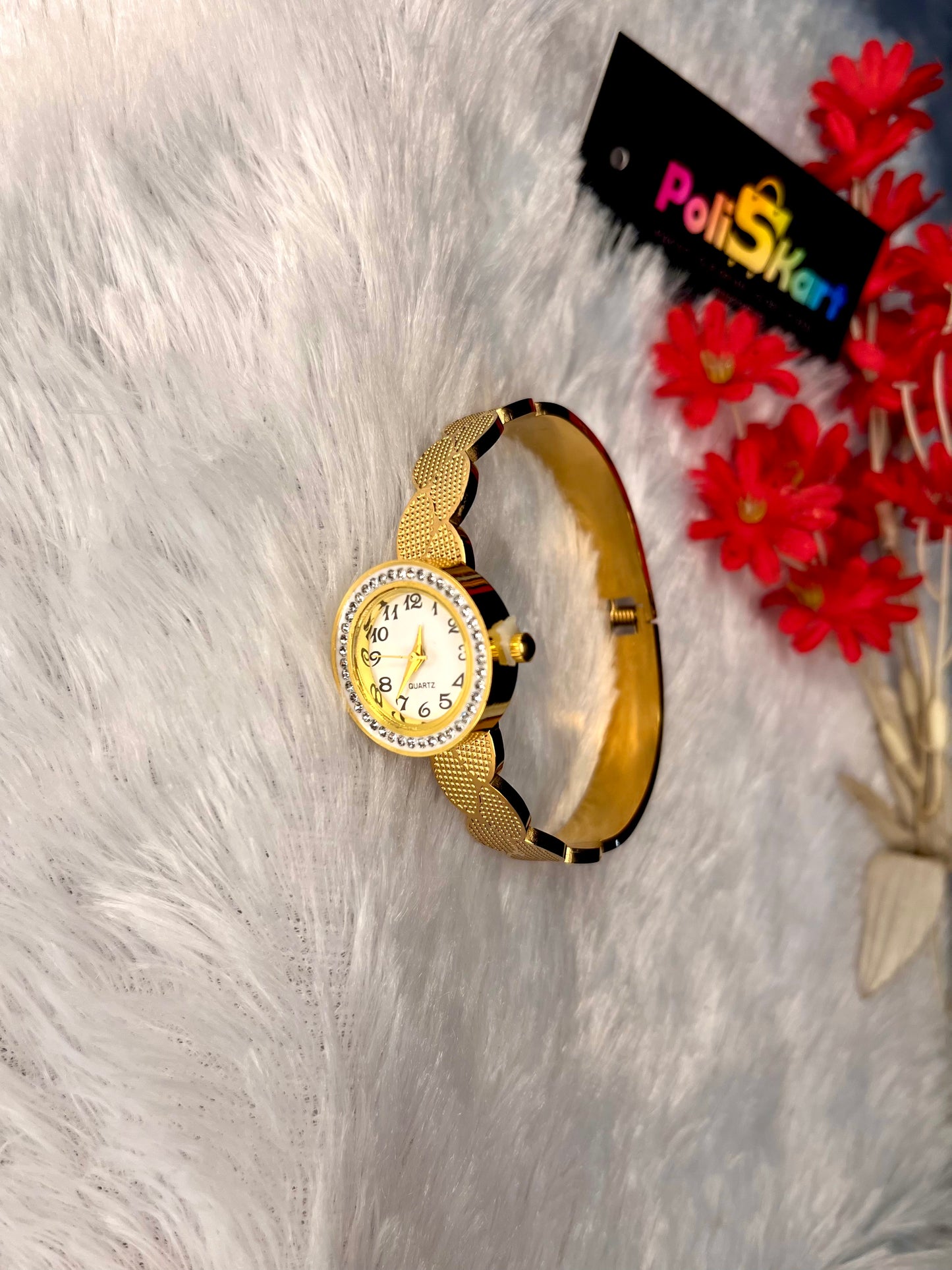 Bracelet watch with leaf worked design