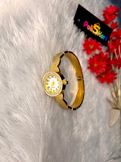 Bracelet watch with leaf worked design