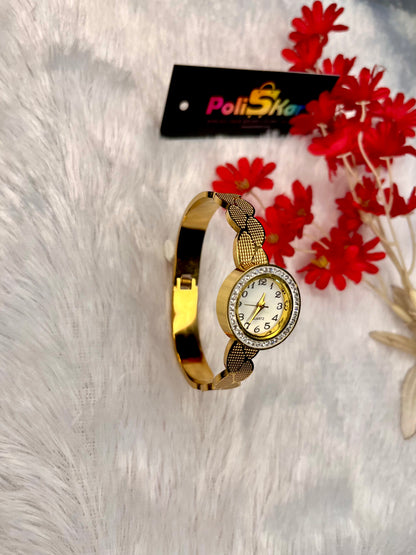 Bracelet watch with leaf worked design