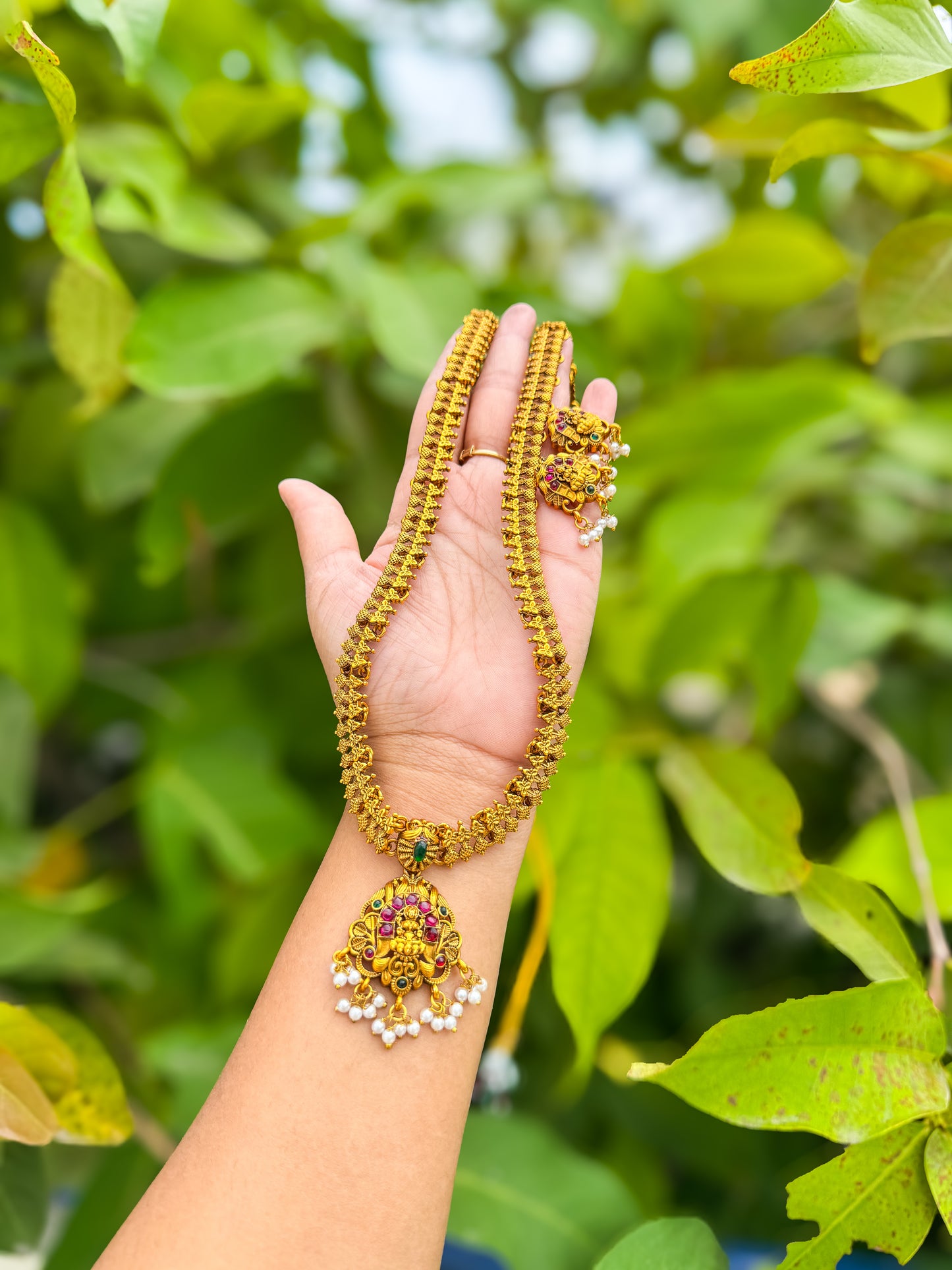 Simple rubi stone worked lakshmi haram with earing