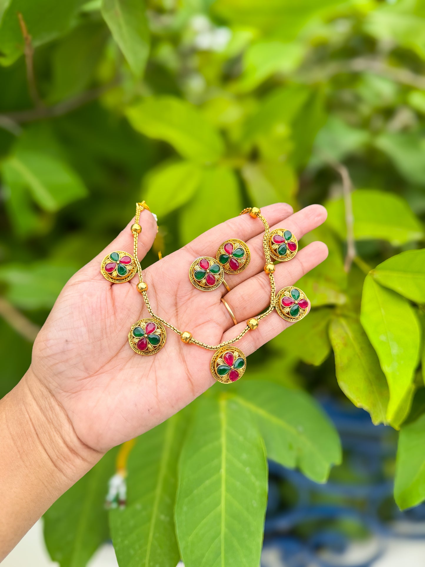Rubi and greens tone worked necklace with earing