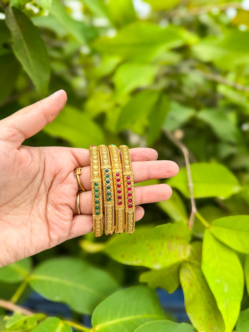 4 Banges set with green and rubi stone worked