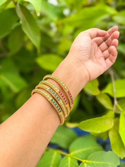 4 Banges set with green and rubi stone worked