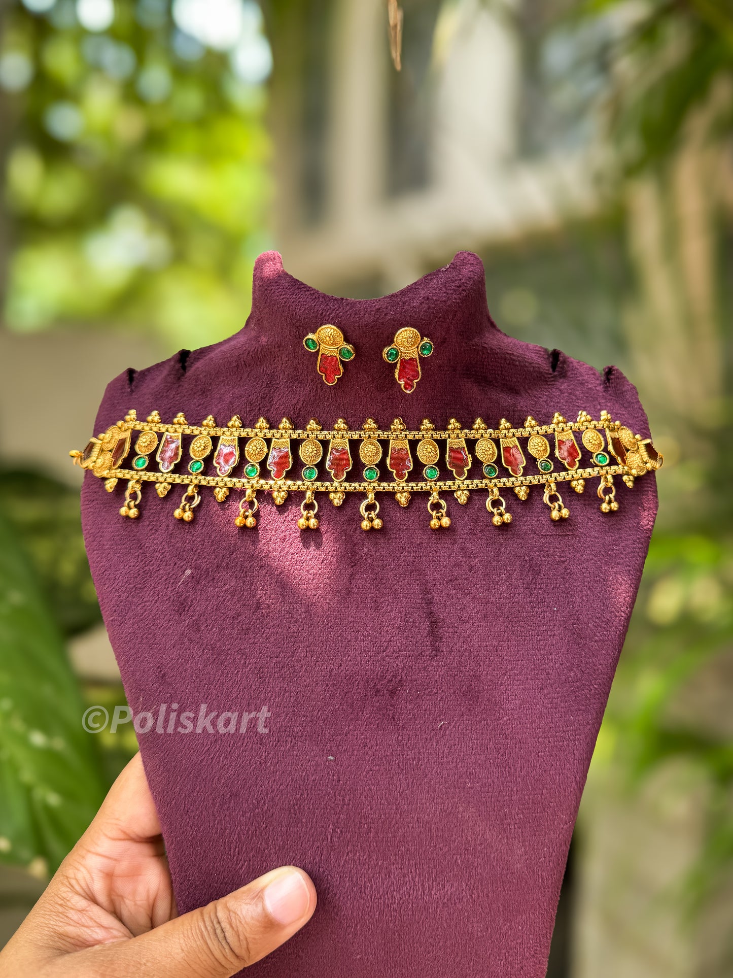Rubi and green stone highlighted chocker set