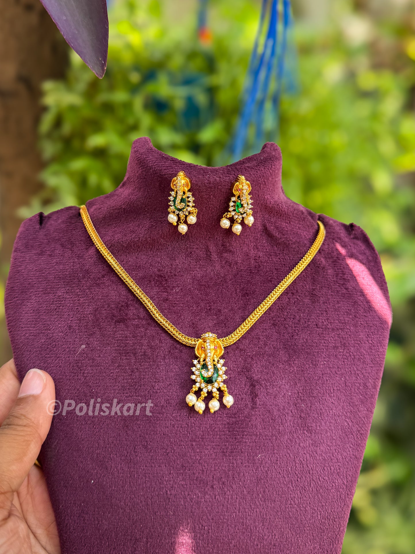 Attigai with Ganesha stone worked pendant and earring set