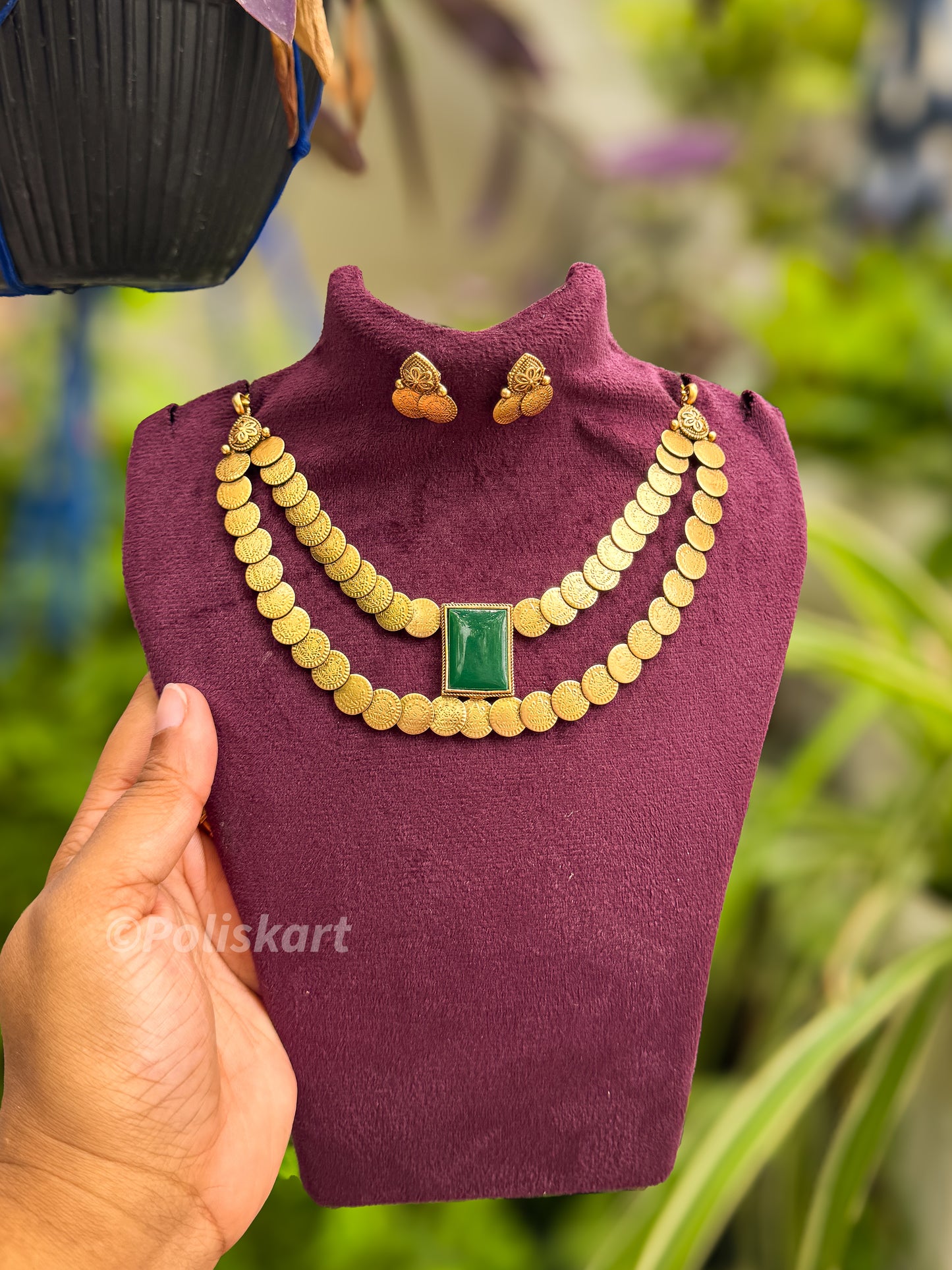 Fusion of kasumala and emerald stone design of necklace with