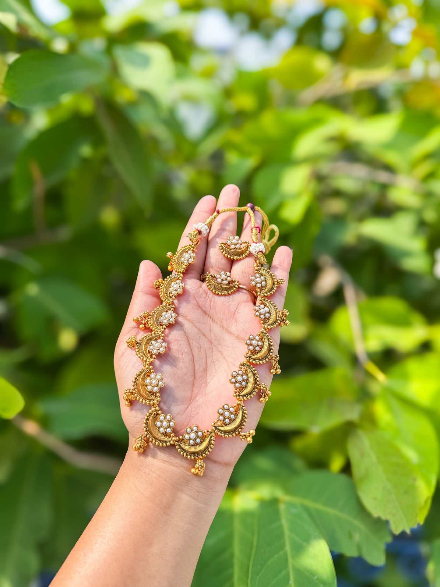 Trending flower stone worked necklace with earring set- white color