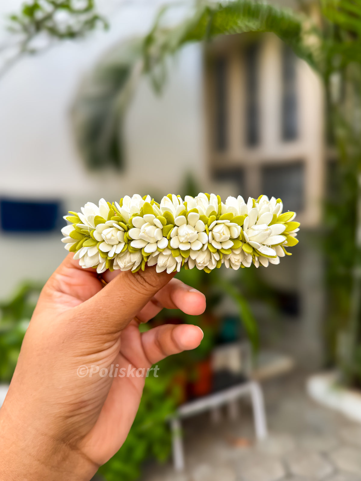 PK236 - Handmade malli & leaf designed clip