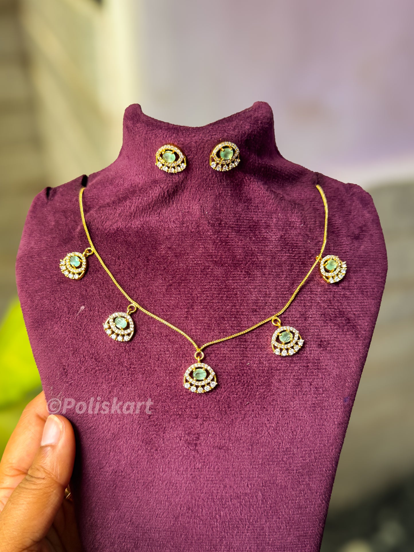 Simple Emarald and white stone necklace with earing