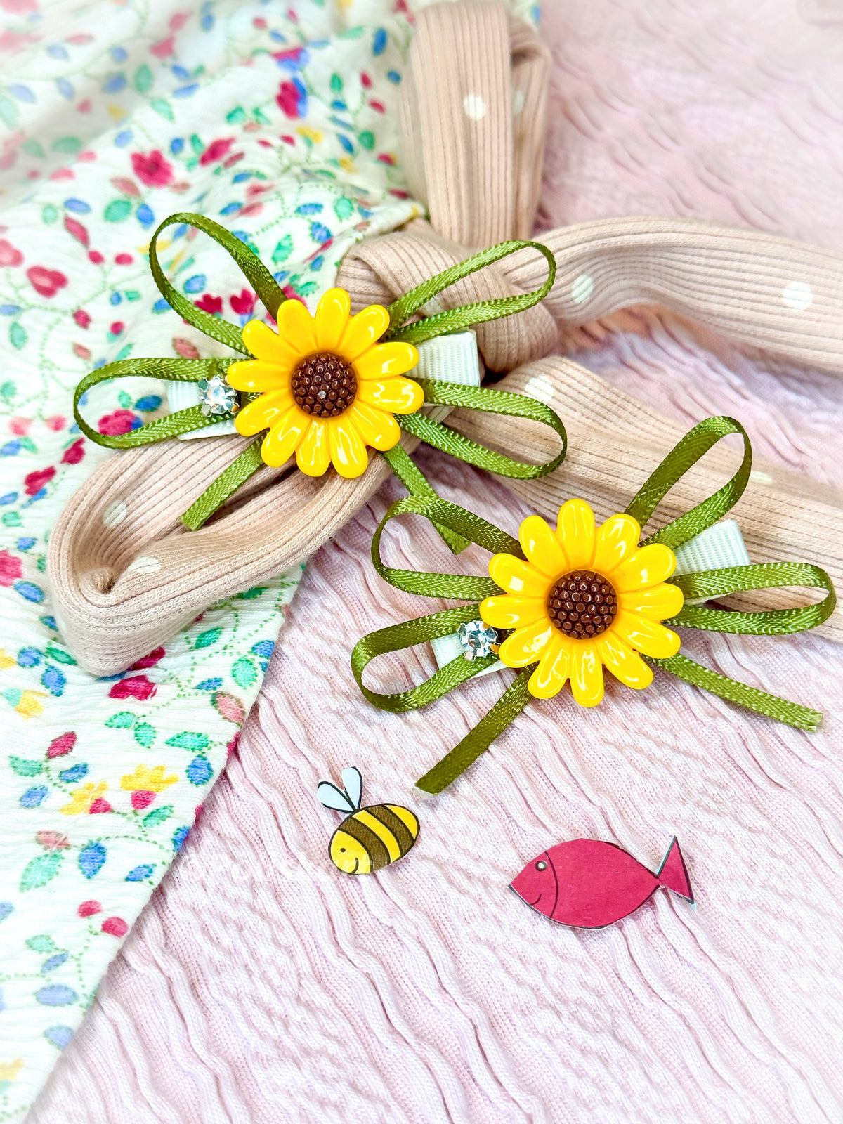 PK374 - Pair of Hair Clips - Small Sun flower design