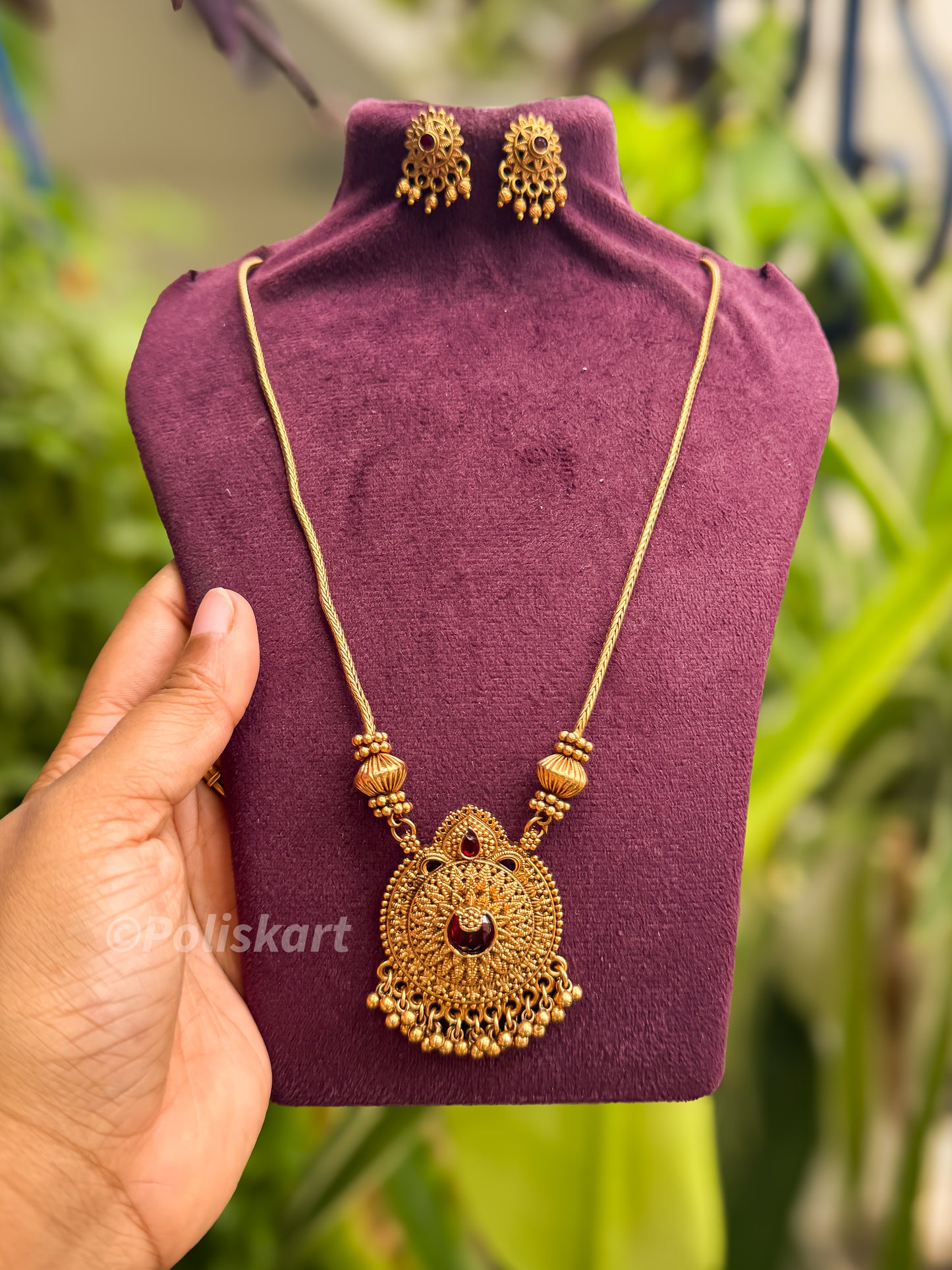 pearl worked pendant with chain and earing