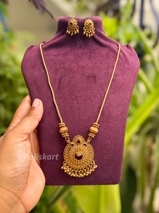 pearl worked pendant with chain and earing