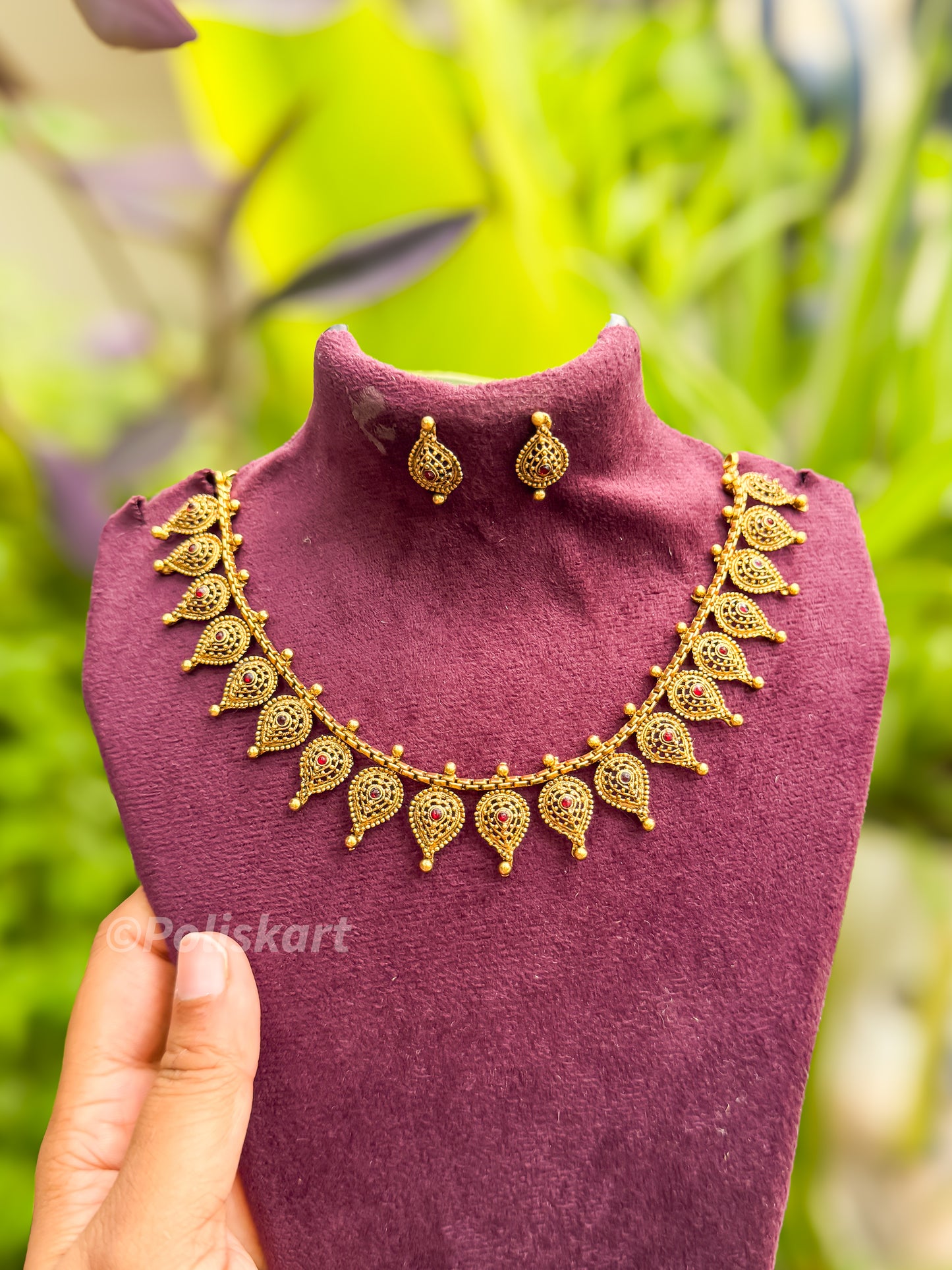 Leaf designed necklace with earing