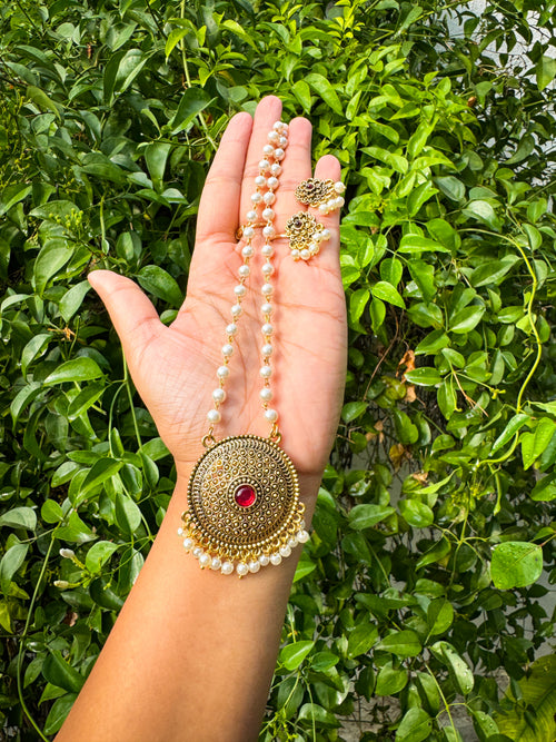 Simple pearl worked chain with Pendant and earring set