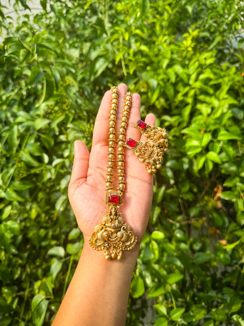 Red Stone highlighted heavy worked haram with earring set