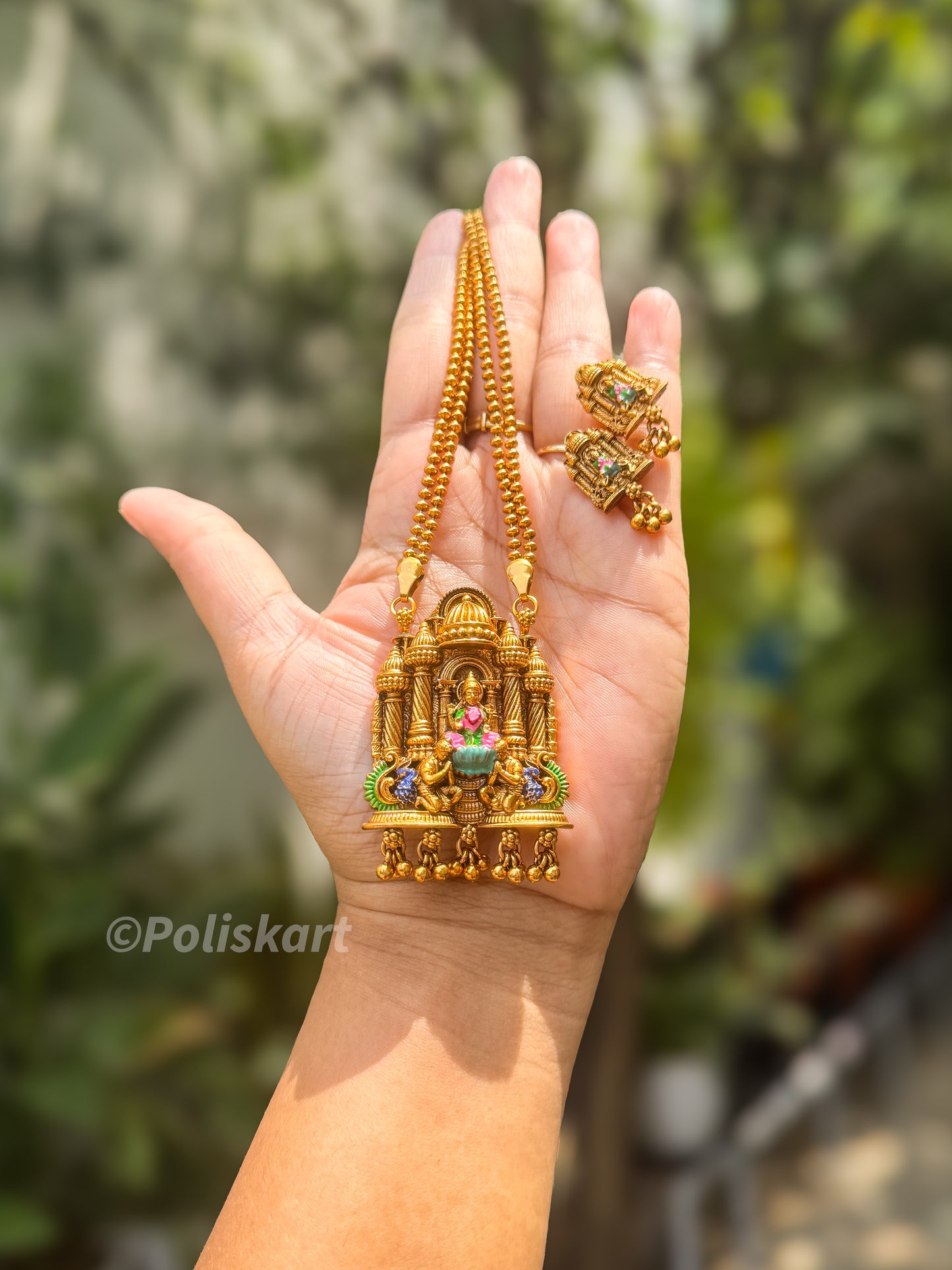 Color enamel worked pendant and chain with earring set