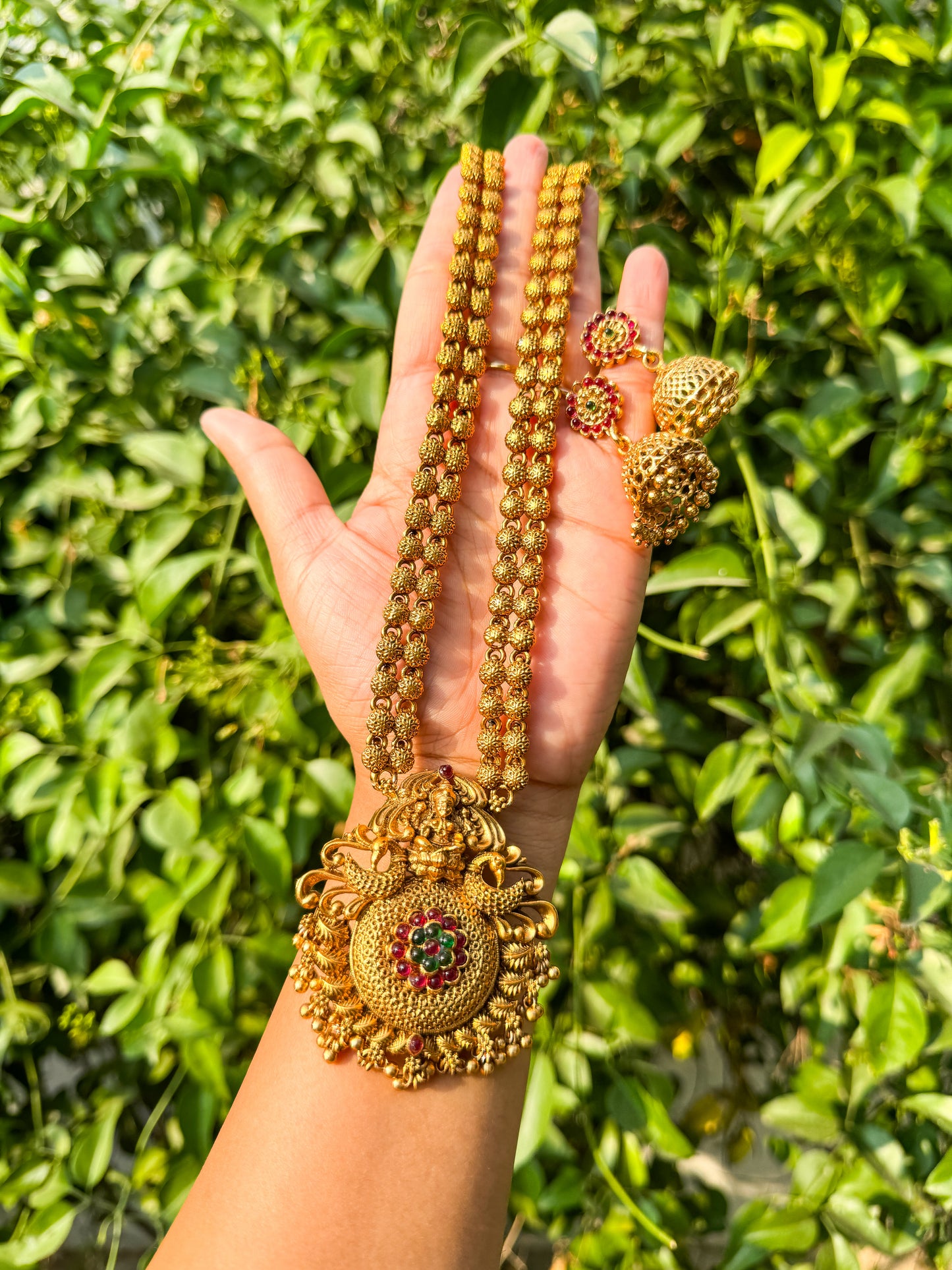 Elagant Lakshmi Haram with Round pendant and Jhumka set