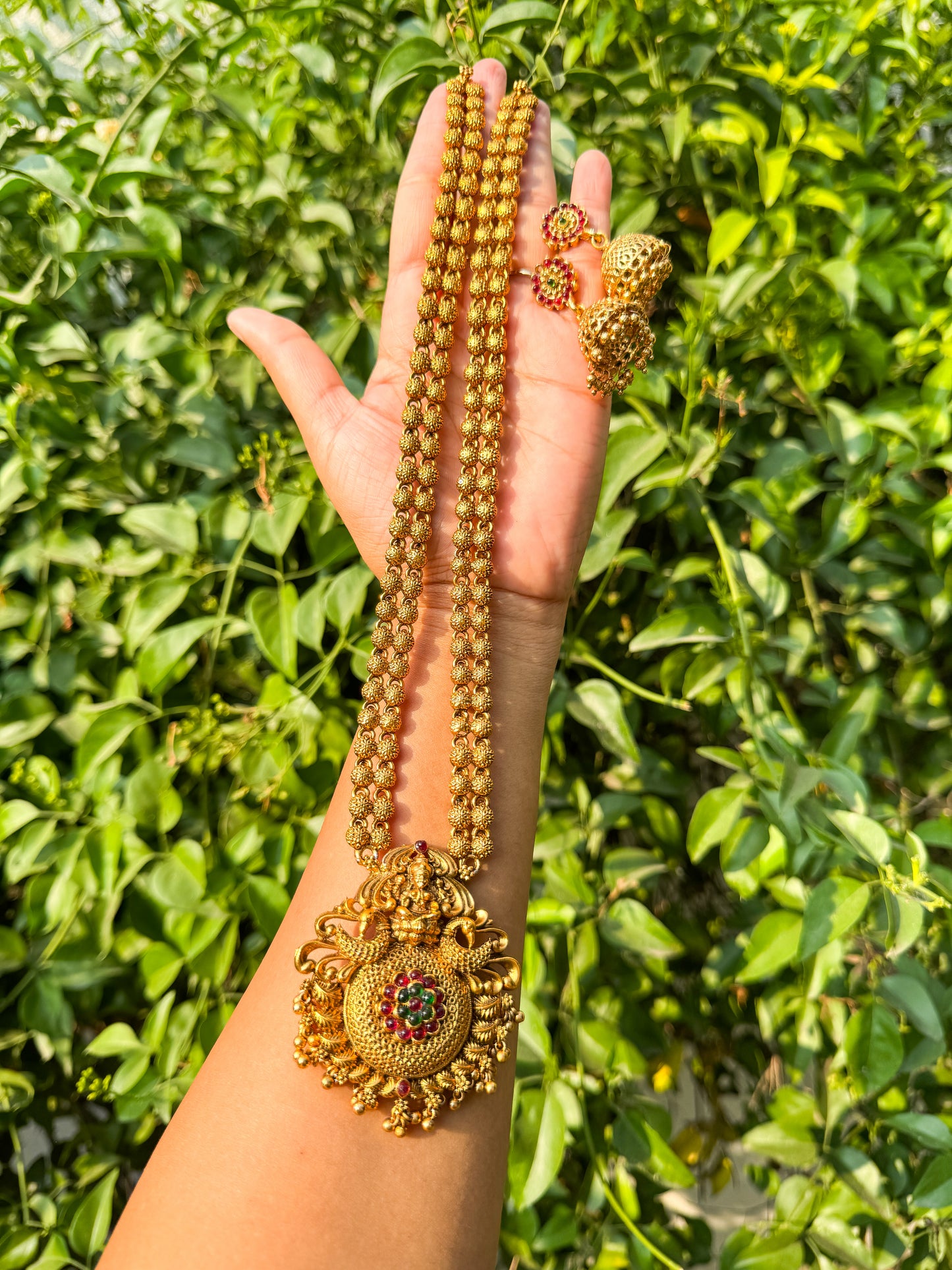 Elagant Lakshmi Haram with Round pendant and Jhumka set