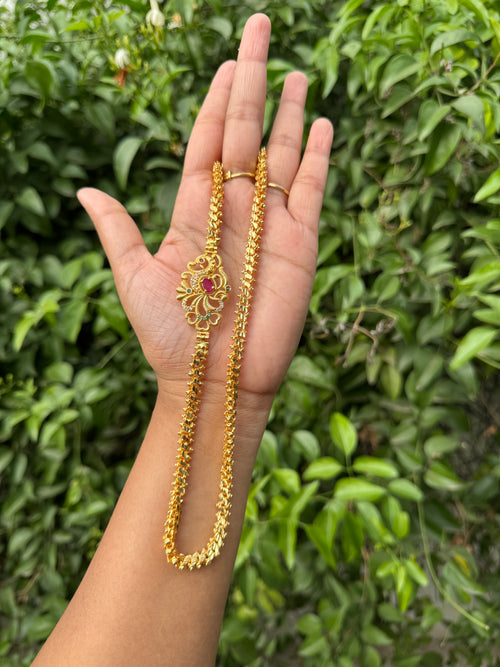 Peacock and red stone worked mugappu chain