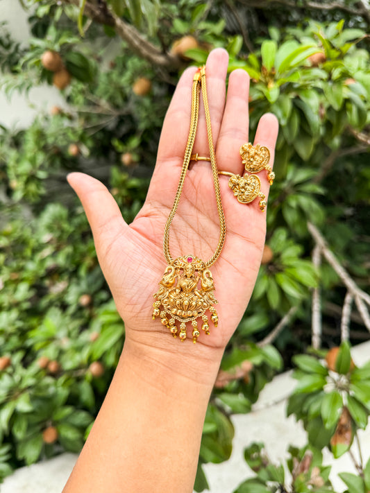 Lakshmi Attigai necklace with earring set