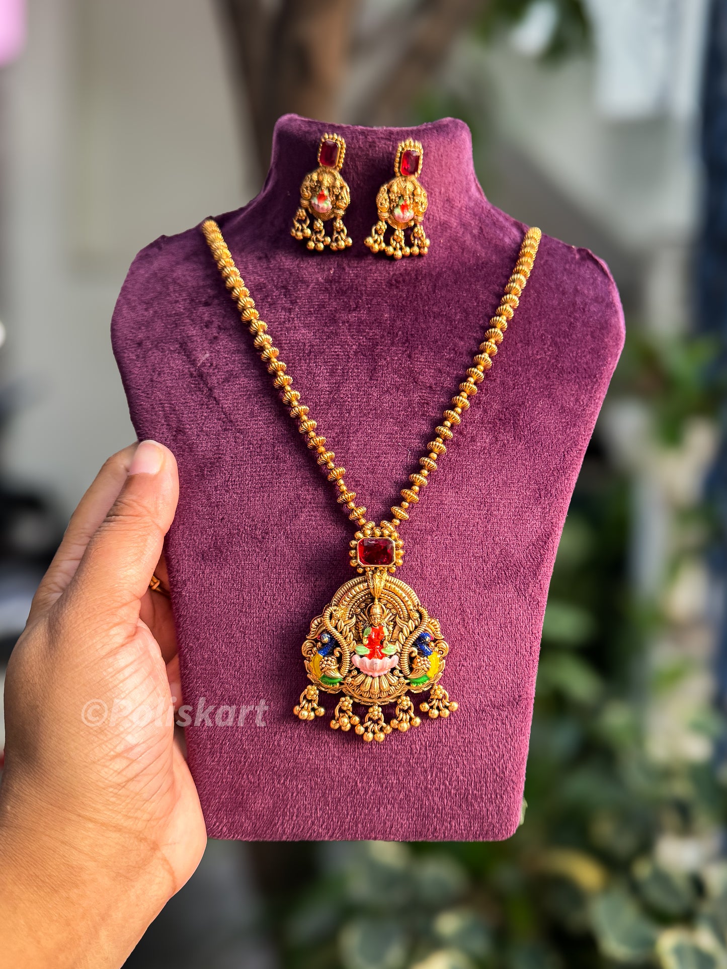 Trending color enamel worked pendant and chain with earring set -Red
