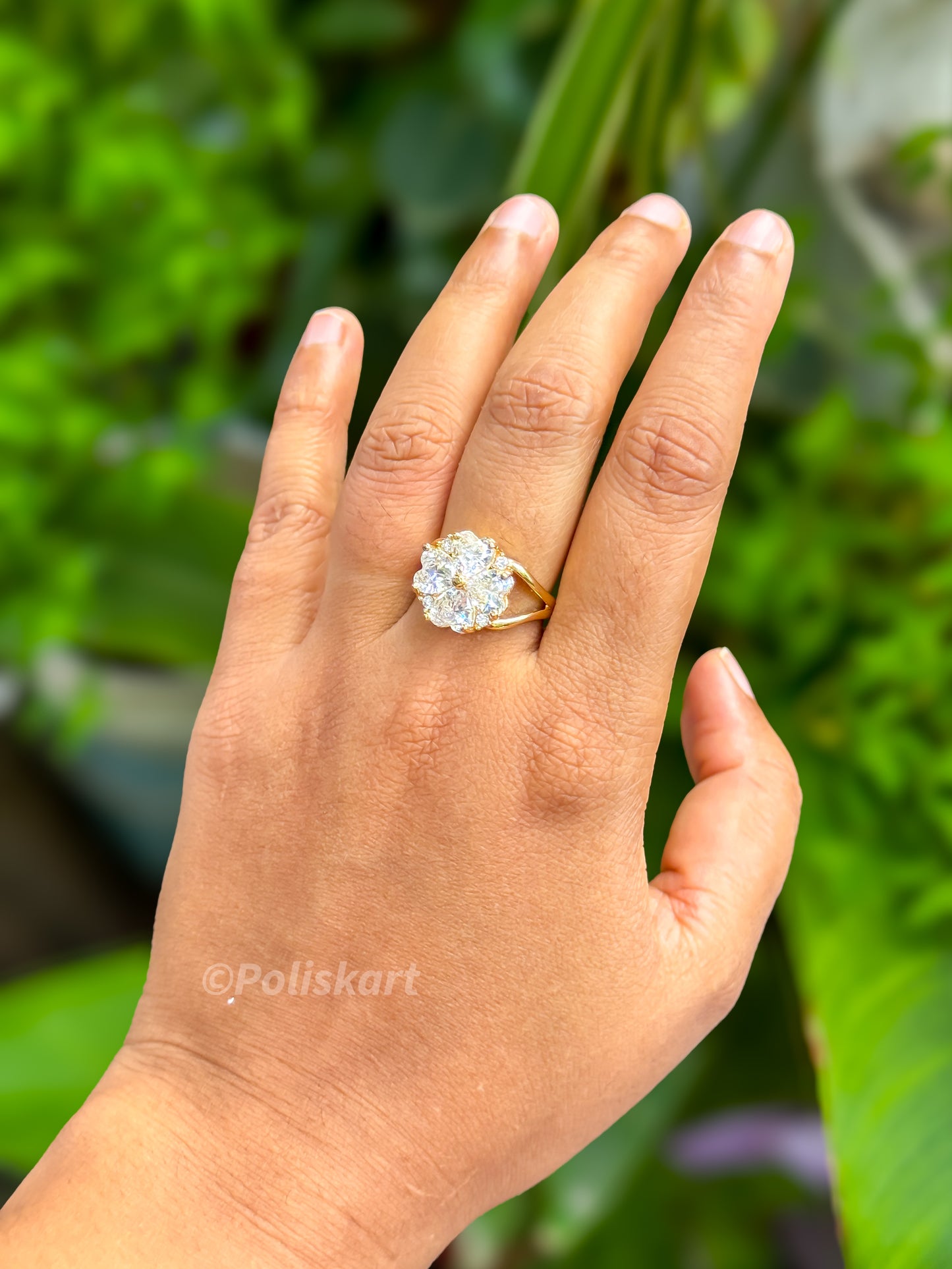 PK081 - Adjustable Anti tarnish ring - White flower design
